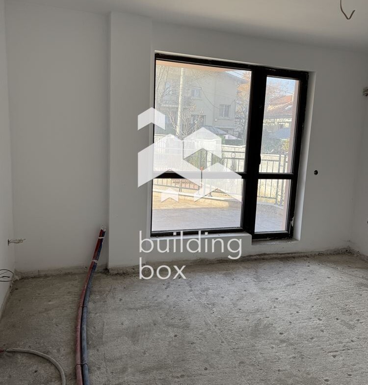 Тристаен апартамент с голяма тераса - 0