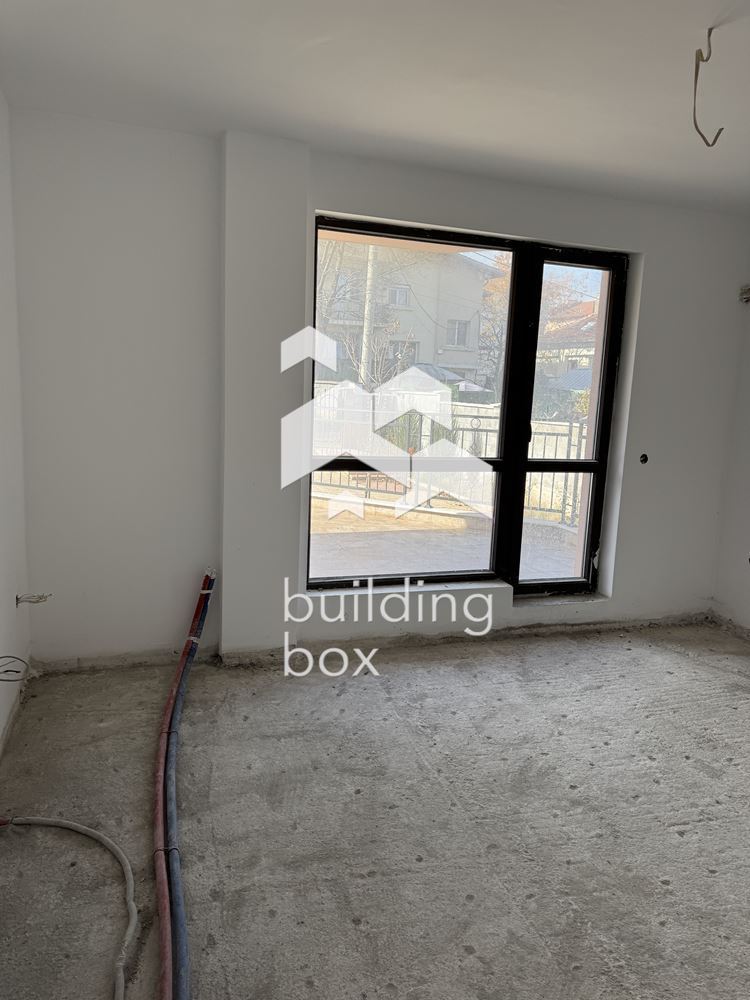 Тристаен апартамент с голяма тераса - 0