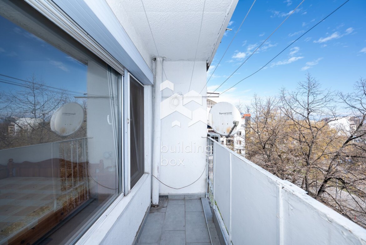 Двустаен апартамент с три отделни стаи - 0