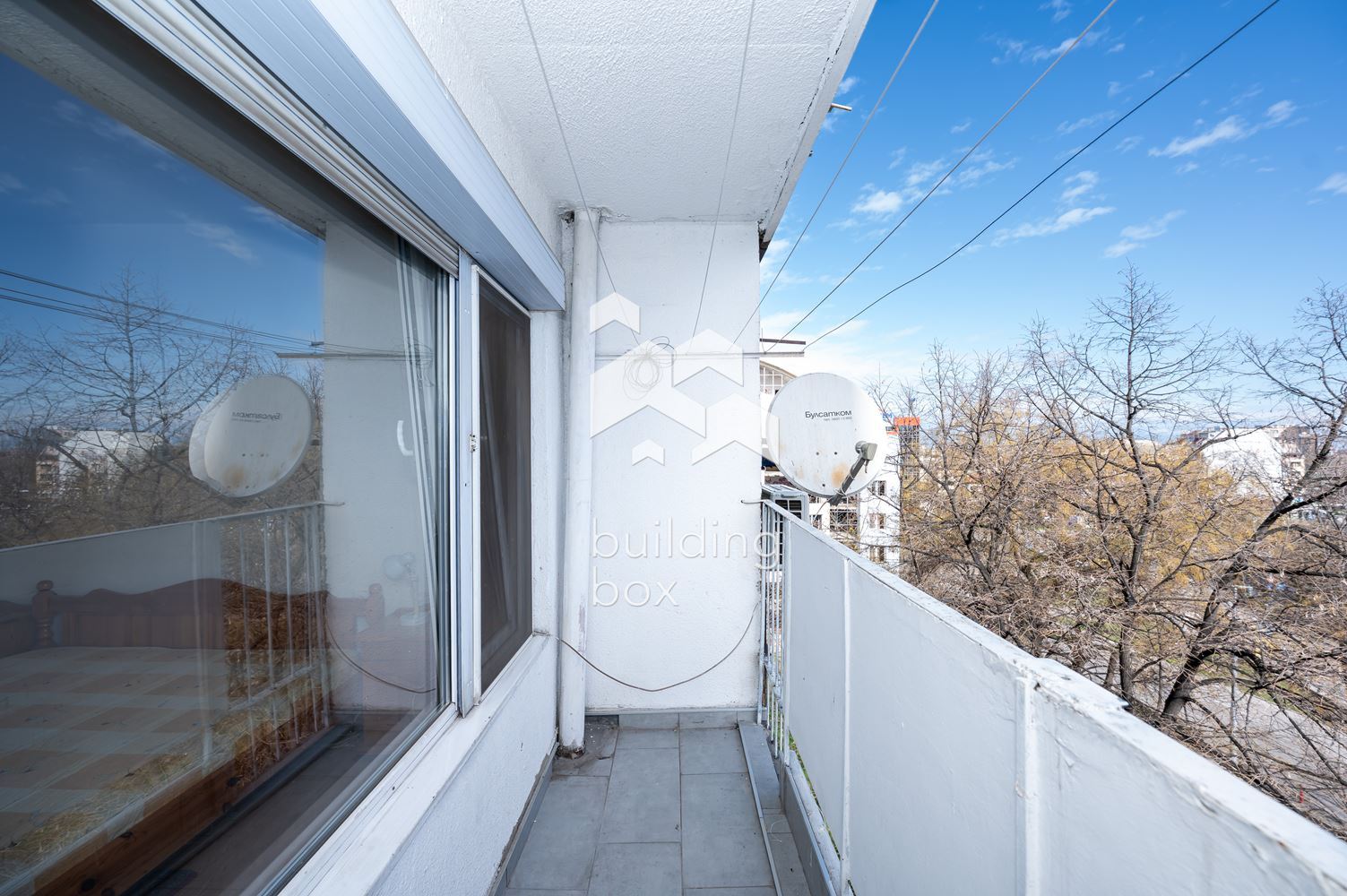 Двустаен апартамент с три отделни стаи - 0