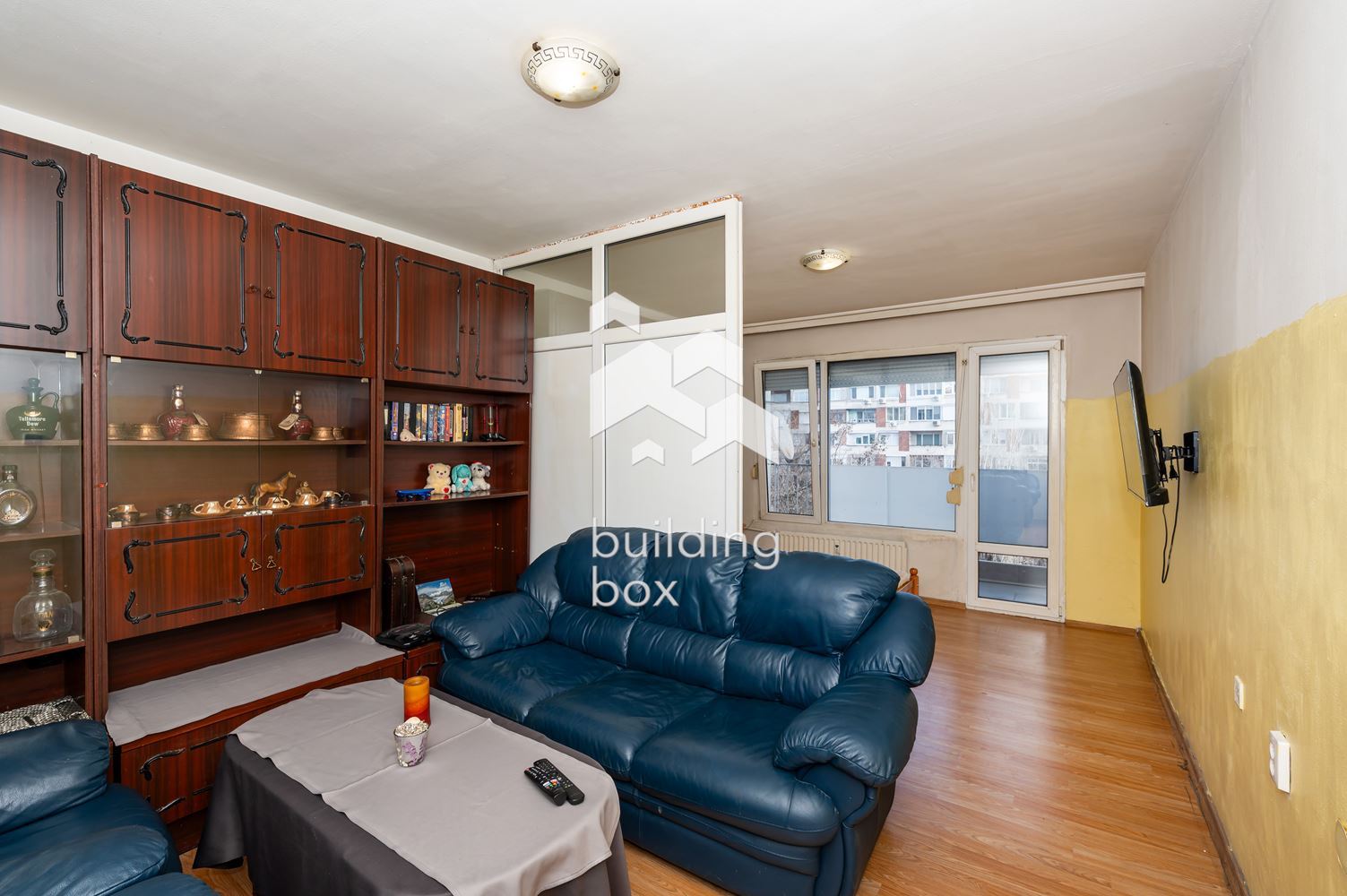 Двустаен апартамент с три отделни стаи