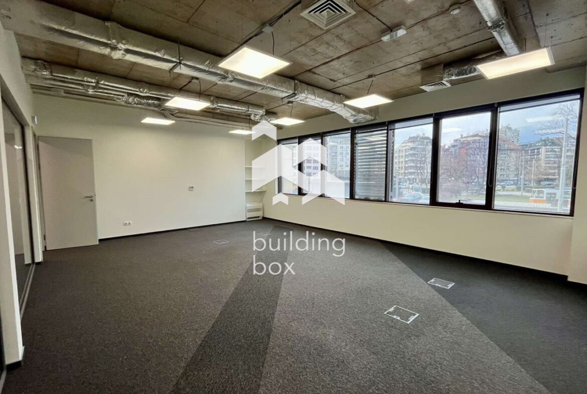 Офис в офис сграда клас "А" на топ локация - 0