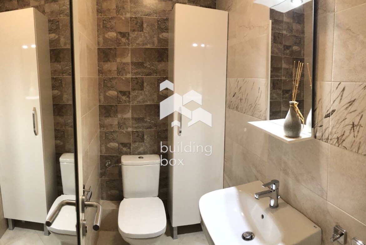 Просторен тристаен апартамент в Обеля 2 - 0