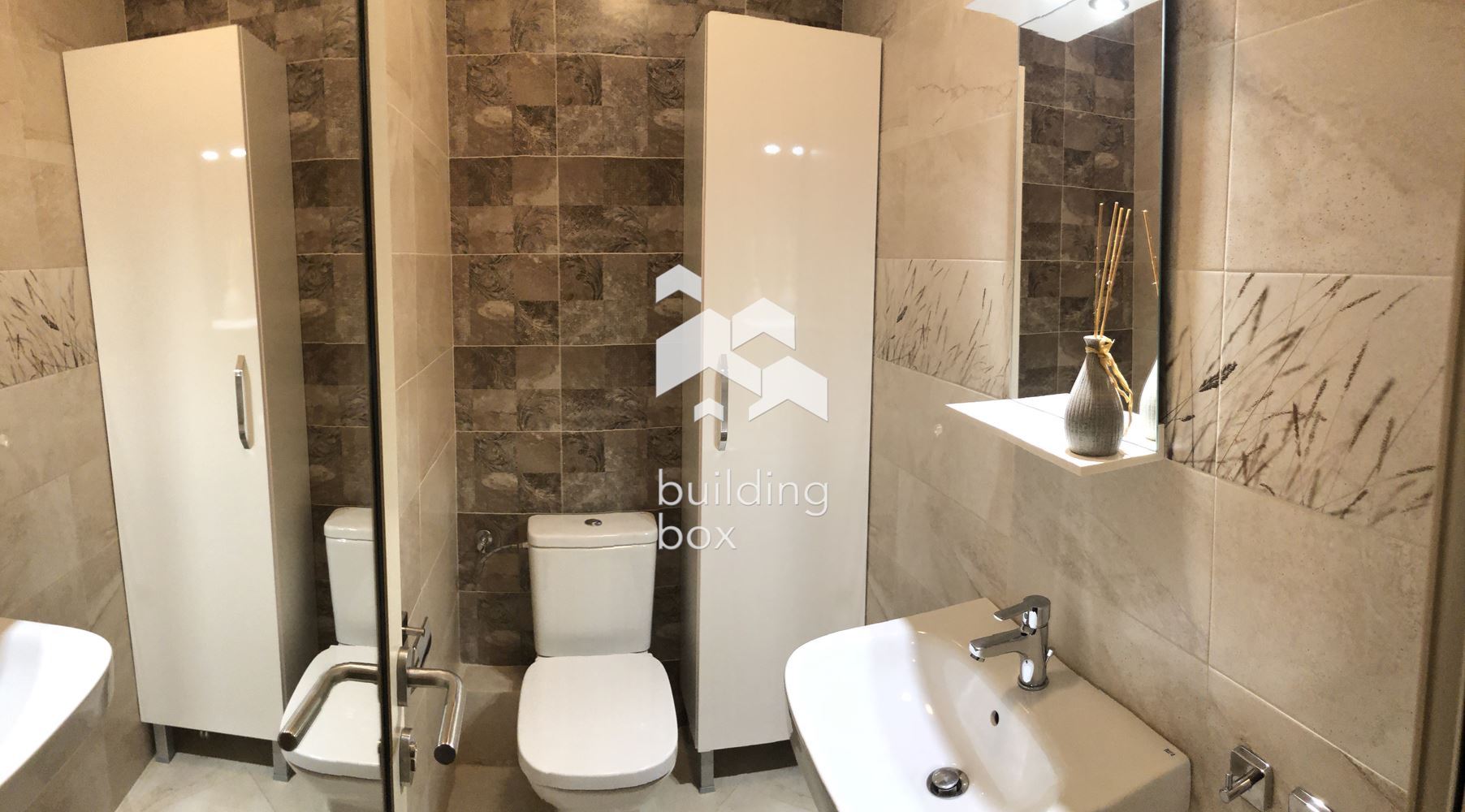 Просторен тристаен апартамент в Обеля 2 - 0