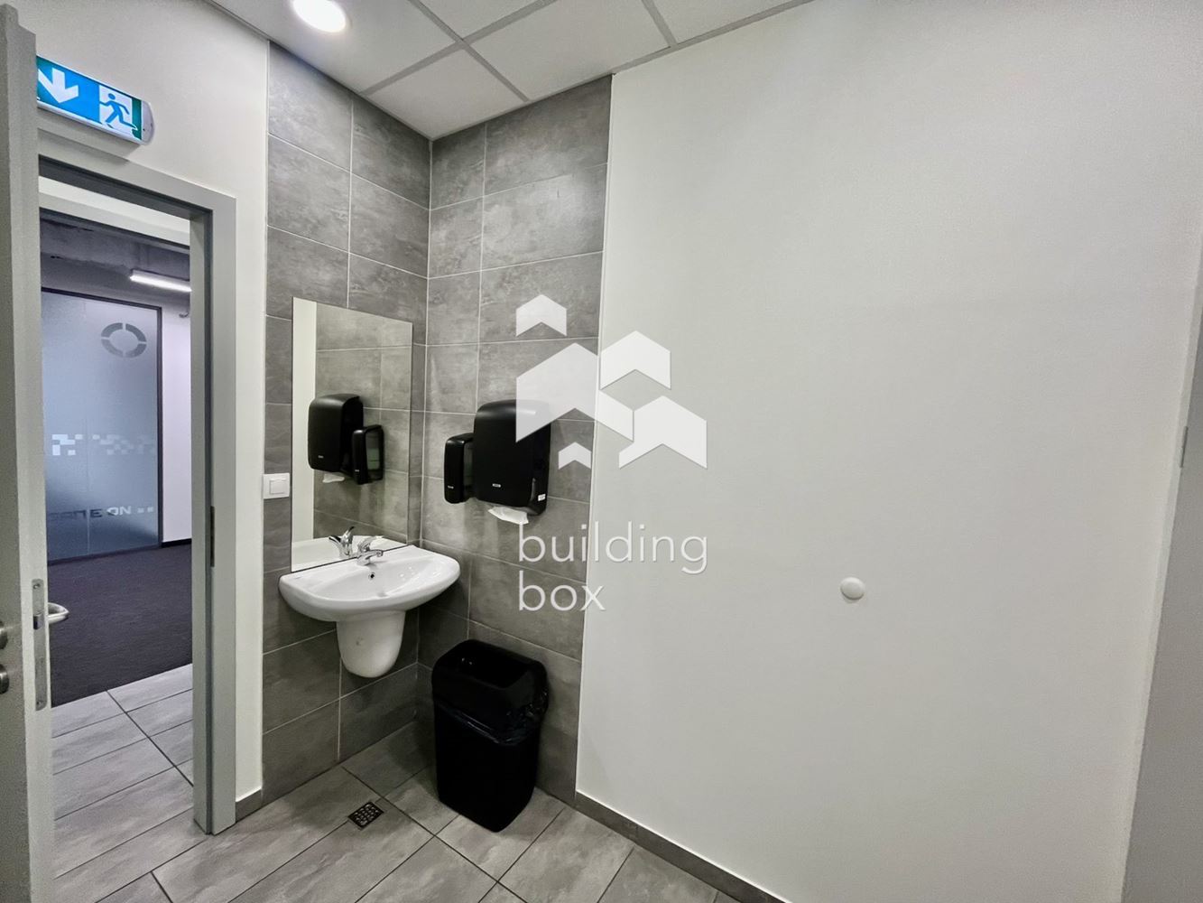 Офис в офис сграда клас "А" на топ локация - 0