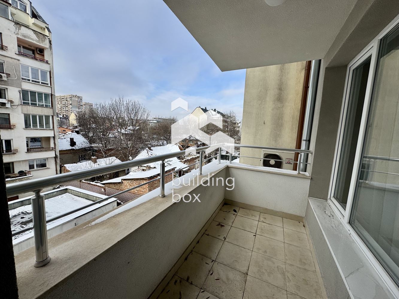 Чисто нов просторен двустаен апартамент - 0