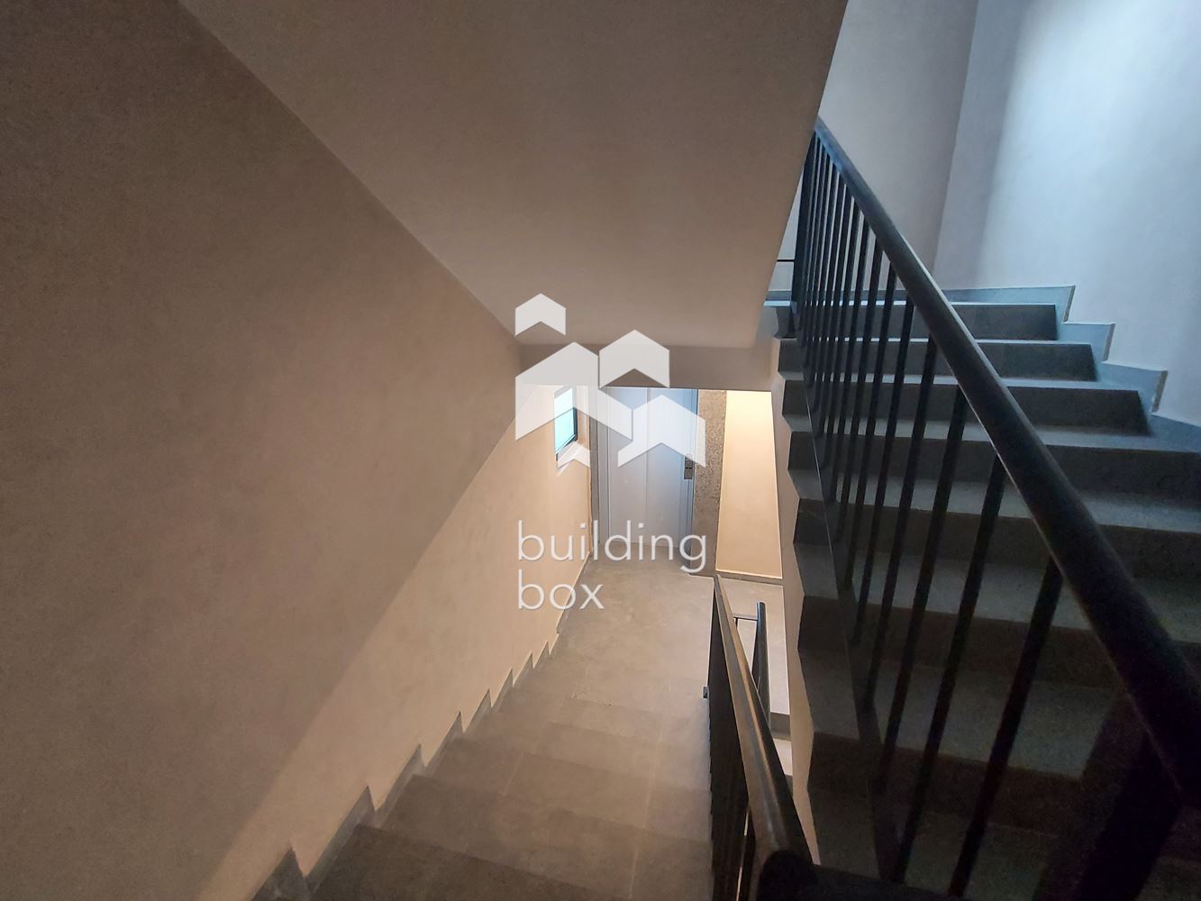 Продава четиристаен апартамент - 0