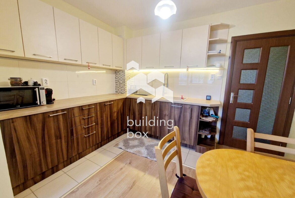 Уютен тристаен апартамент в кв. "Младост 2". - 0