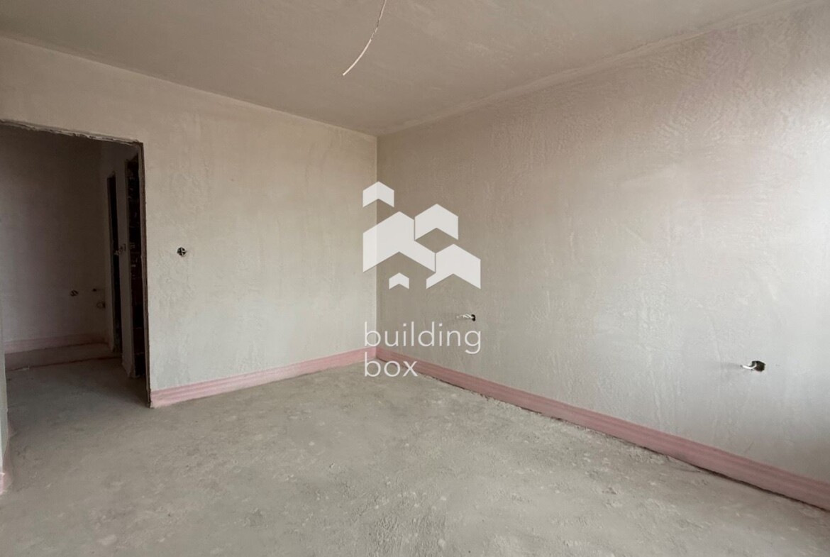 Партерен апартамент с двор - 0