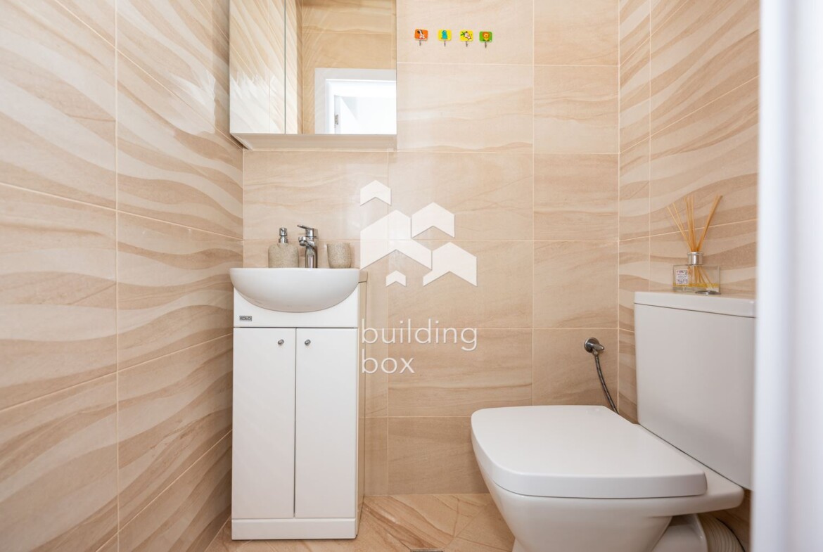 Довършен до ключ апартамент на бул. Македония до Ритейл Парк - 0