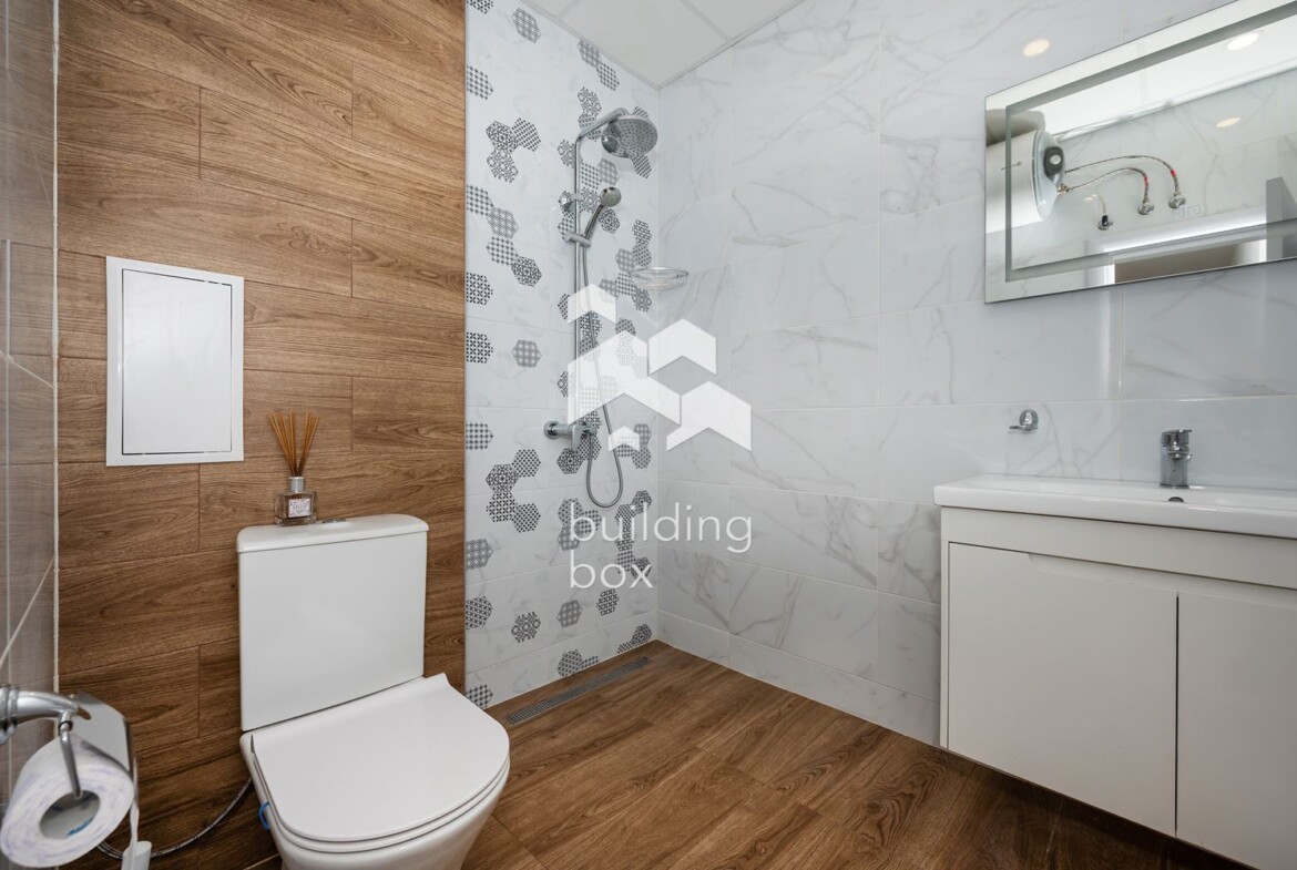 Довършен до ключ апартамент на бул. Македония до Ритейл Парк - 0