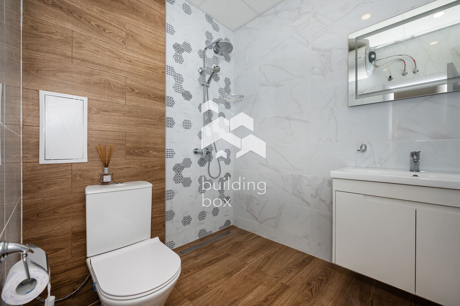 Довършен до ключ апартамент на бул. Македония до Ритейл Парк - 0