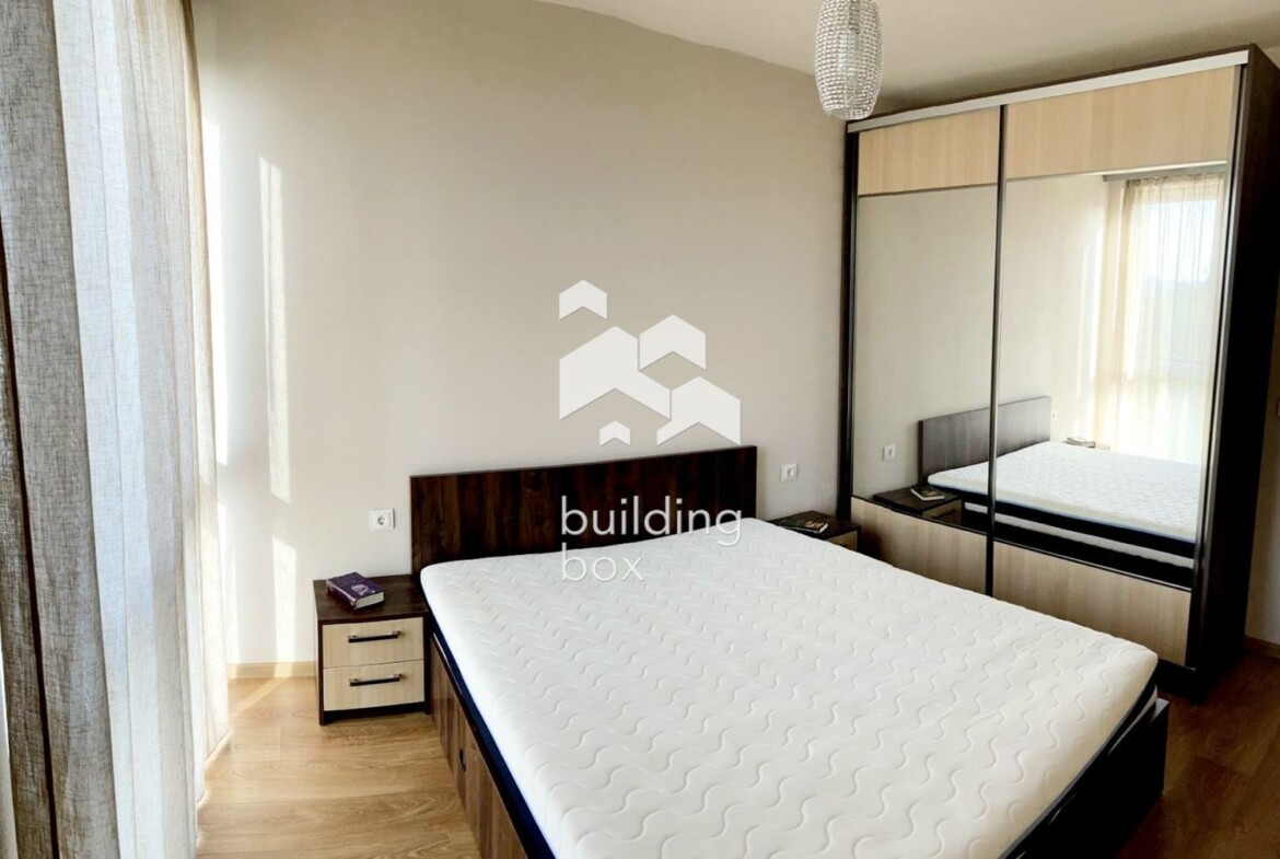 Просторен тристаен апартамент в Обеля 2 - 0