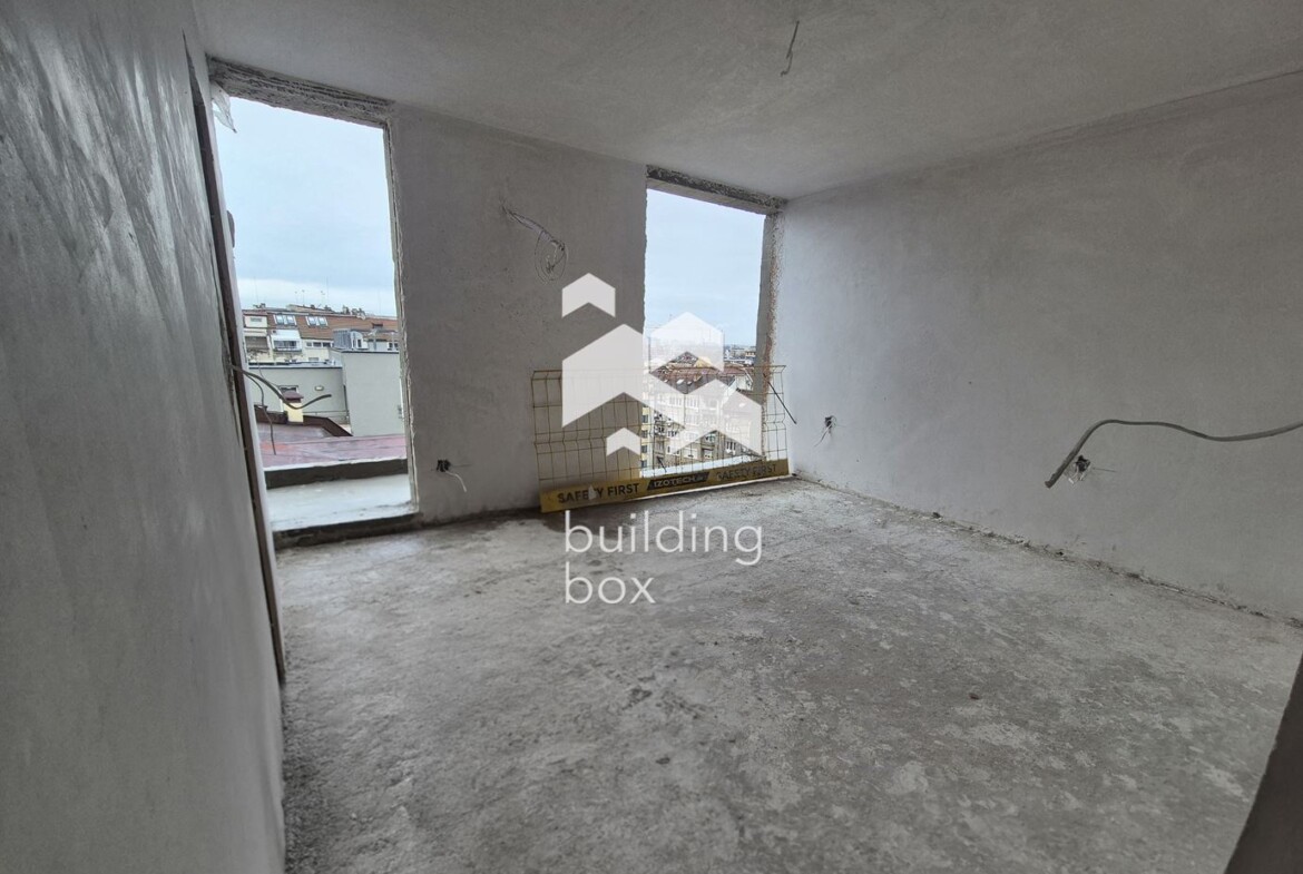 Тристаен апартамент в сграда "Casa Madrid" - район Оборище - 0