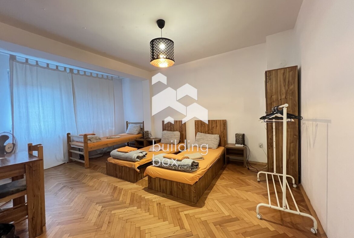 Тристаен апартамент до църквата „Св. Неделя“ - 0