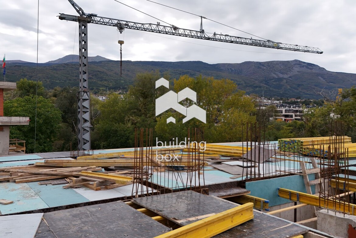 Панорамен, просторен тристаен апартамент с югоизточно изложение до "Ринг Мол" - 0