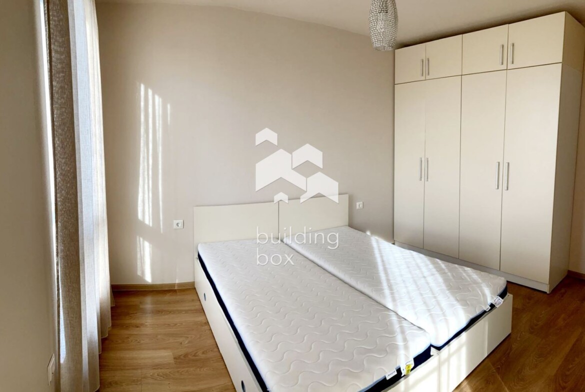 Просторен тристаен апартамент в Обеля 2 - 0