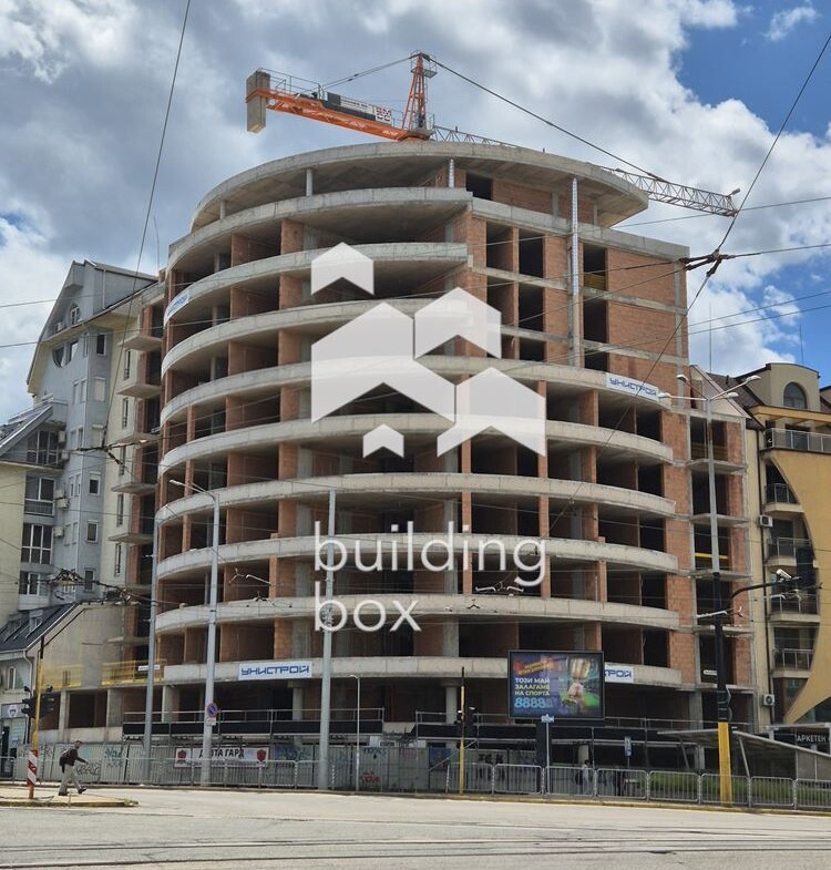 Тристаен апартамент в сграда "Casa Madrid" - район Оборище - 0