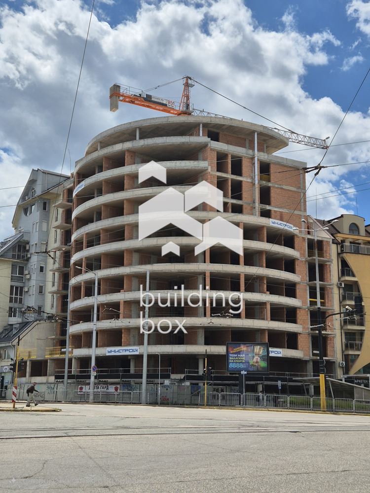 Тристаен апартамент в сграда "Casa Madrid" - район Оборище - 0