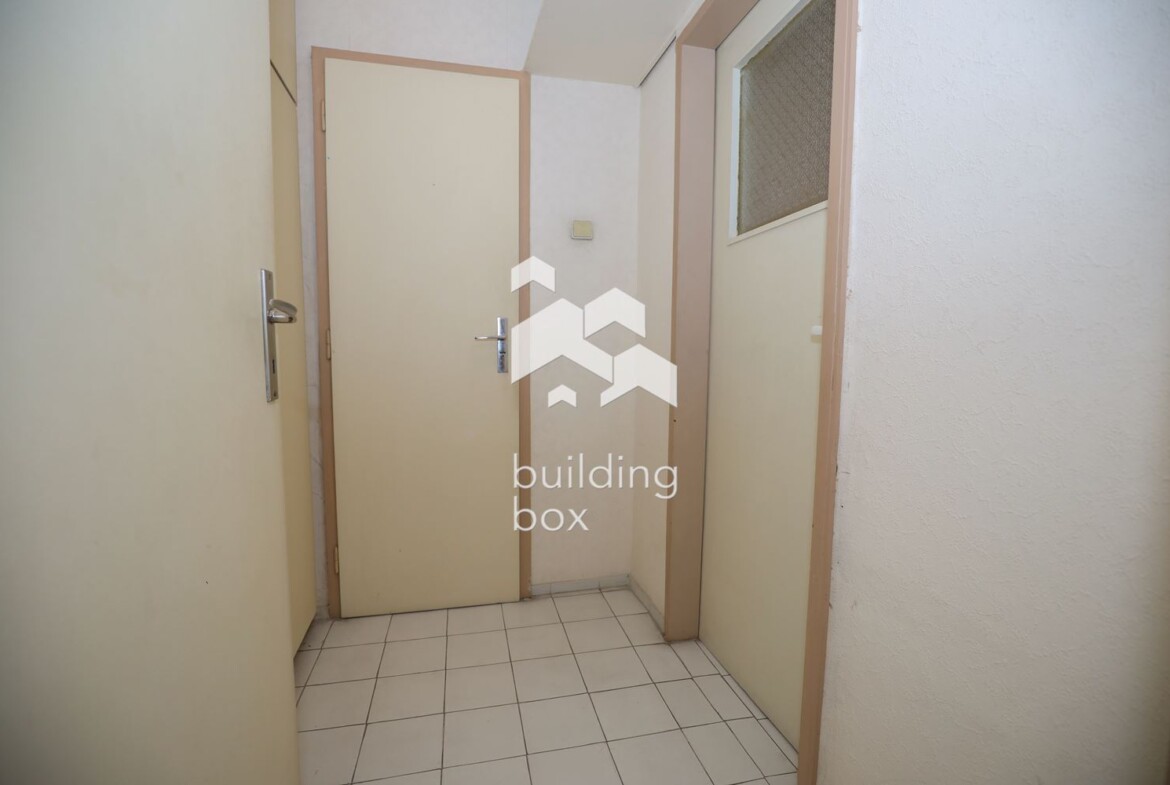 Тристаен апартамент - ж.к. Изток - 0