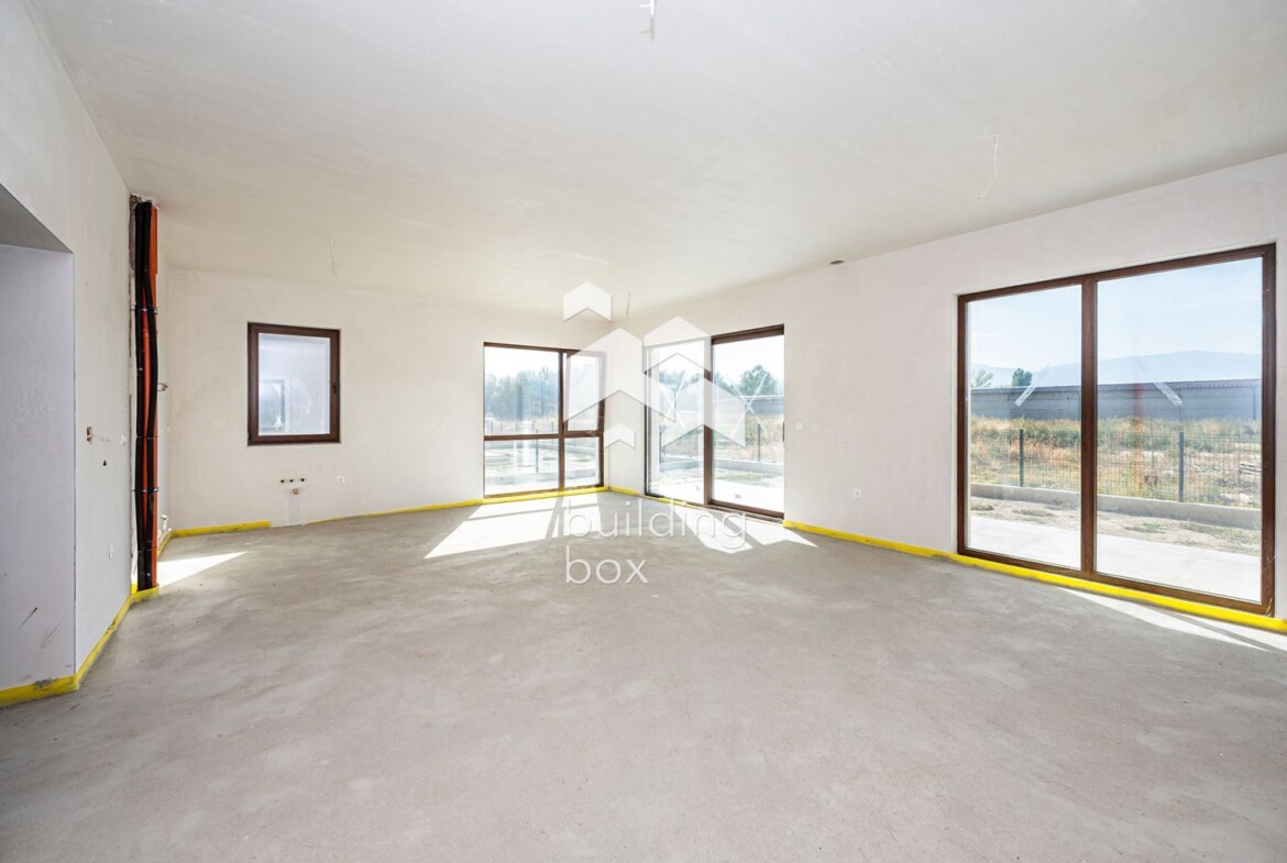 Къща с акт 16 - 0