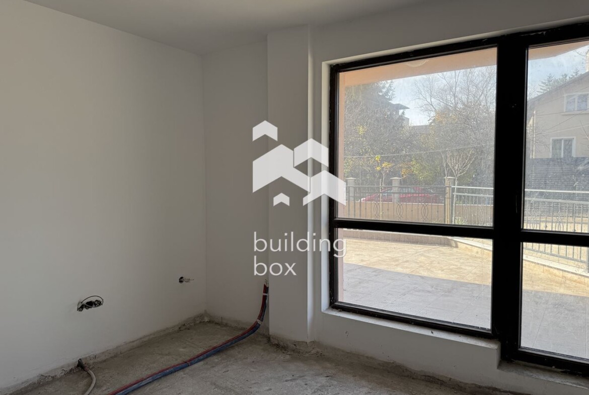 Тристаен апартамент с голяма тераса - 0