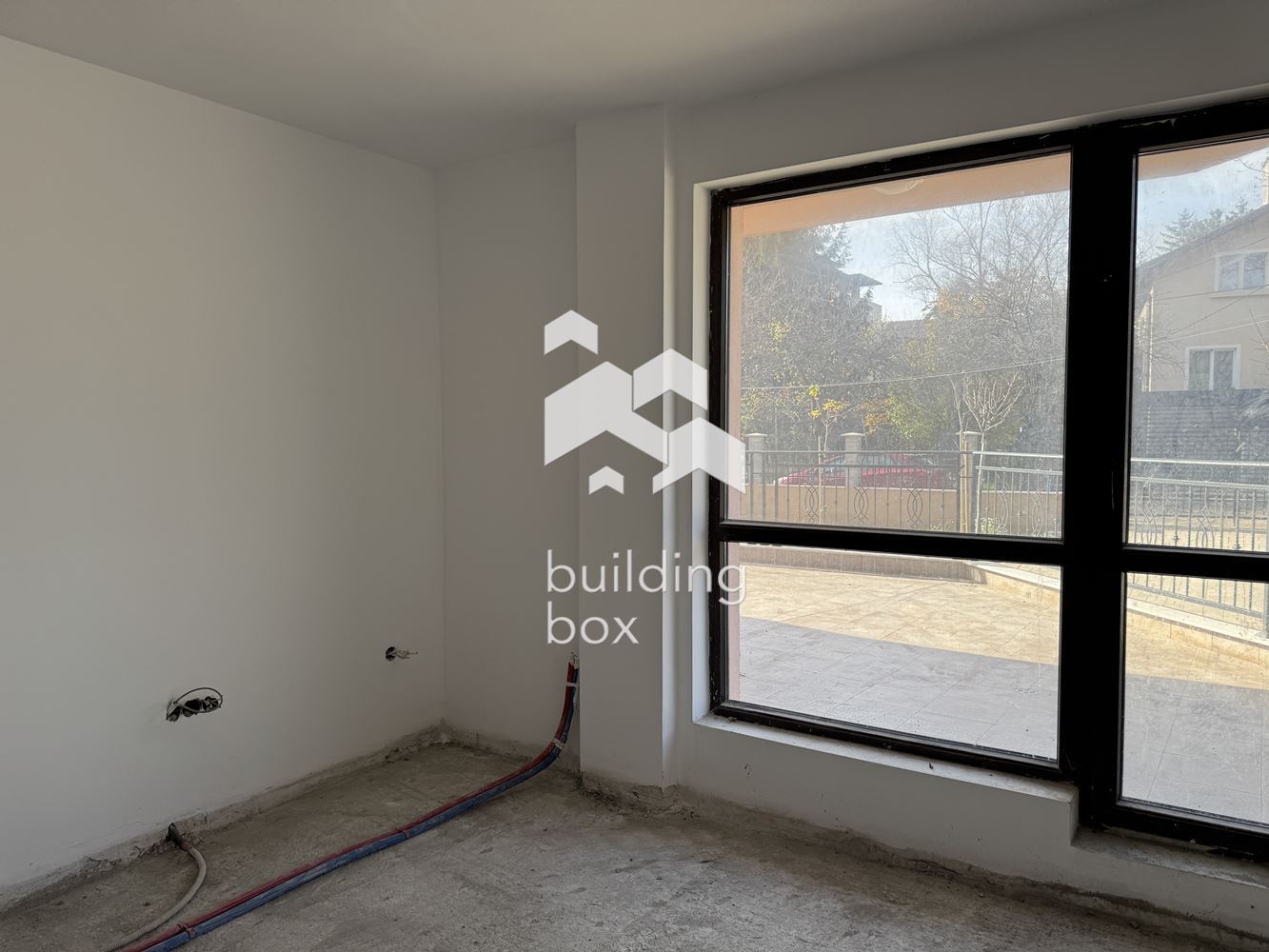 Тристаен апартамент с голяма тераса - 0