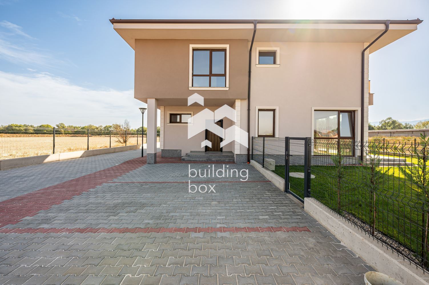 Къща с акт 16 - 0