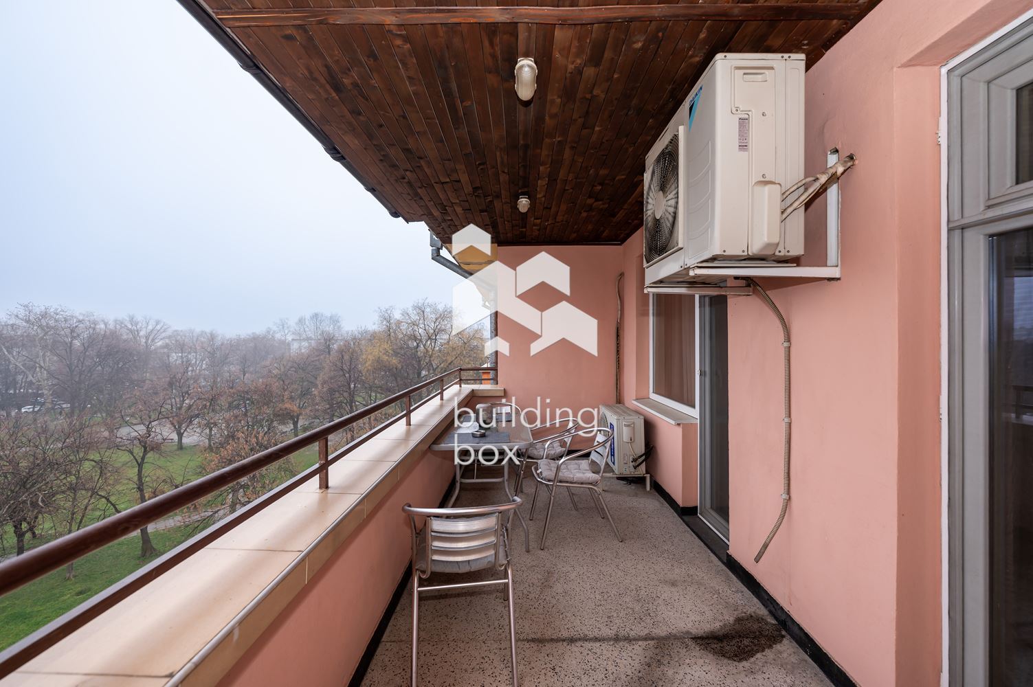 Тристаен апартамент с гараж - 0