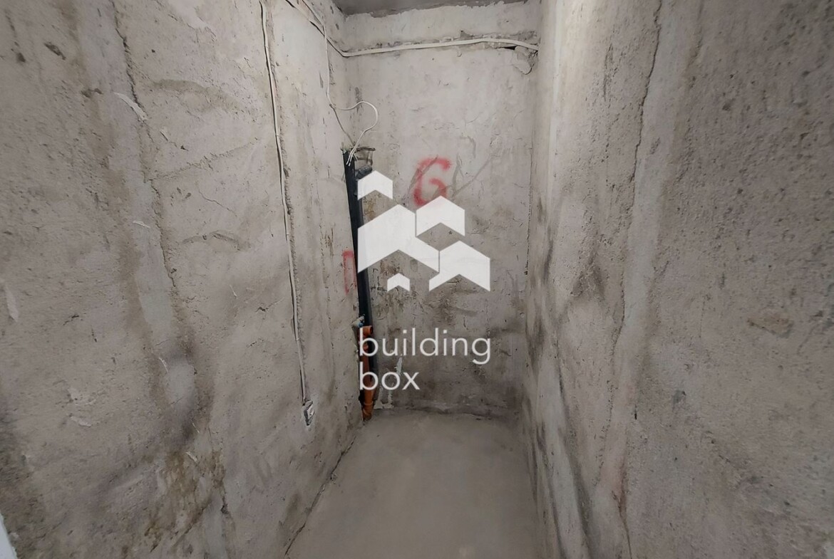 Продава четиристаен апартамент - 0