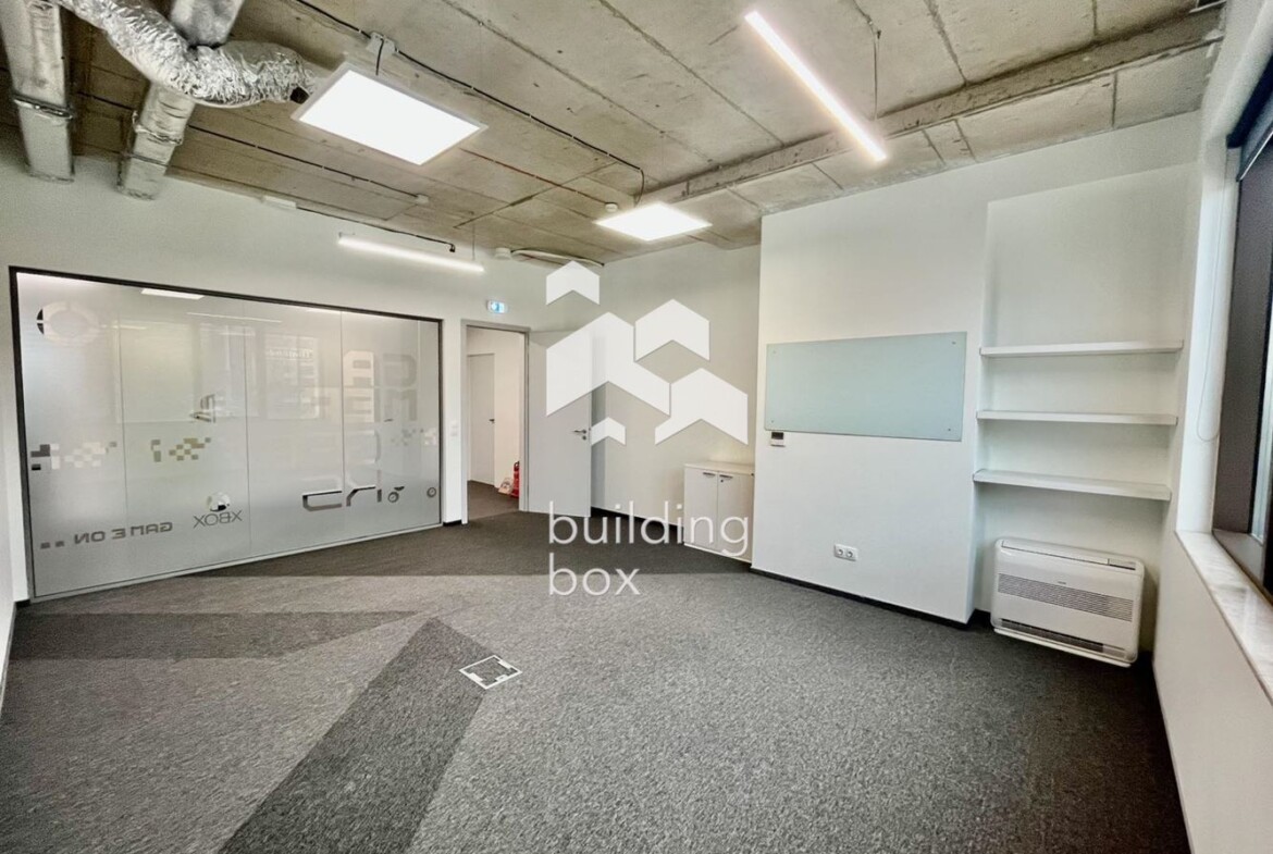 Офис в офис сграда клас "А" на топ локация - 0