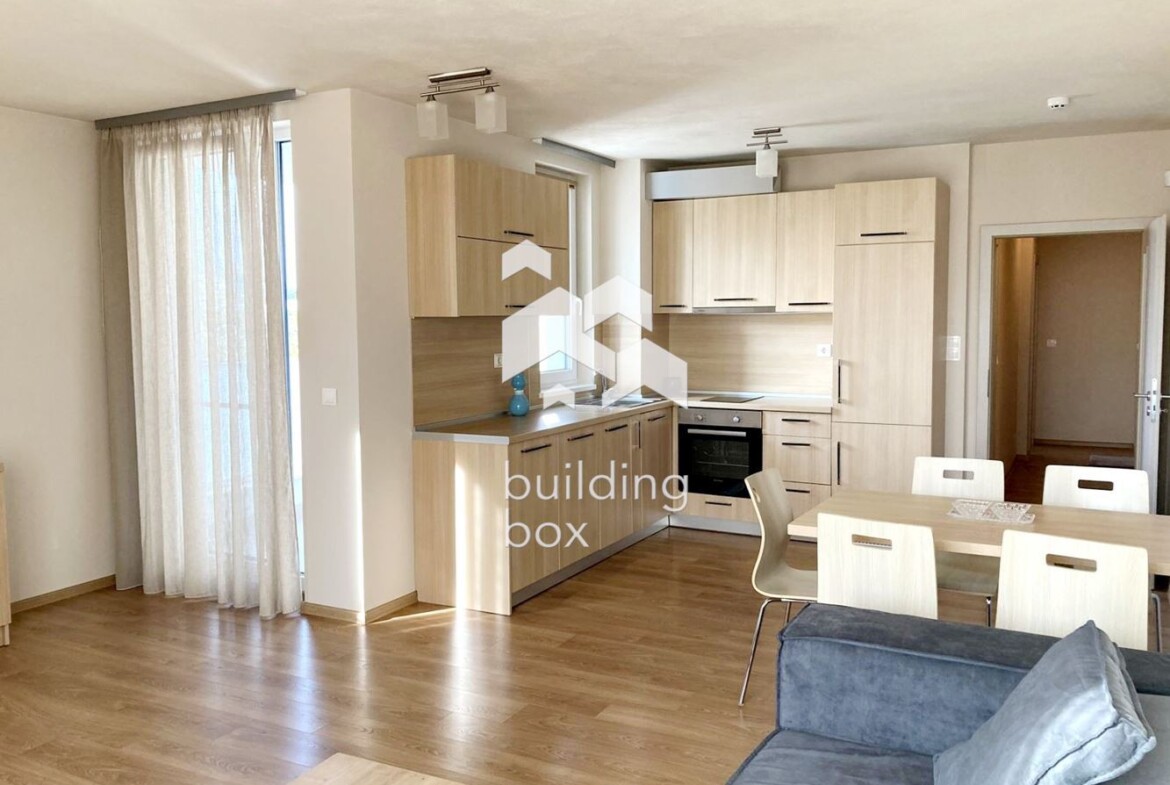 Просторен тристаен апартамент в Обеля 2 - 0