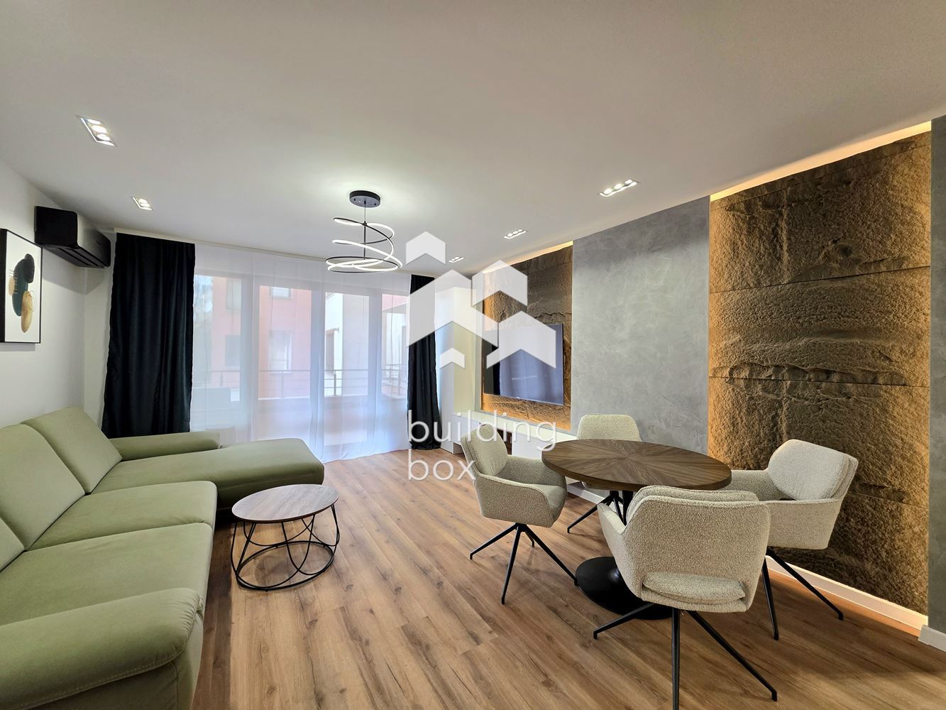 Модерно обзаведен и простовен двустаен апартамент в кв. Витоша - 0