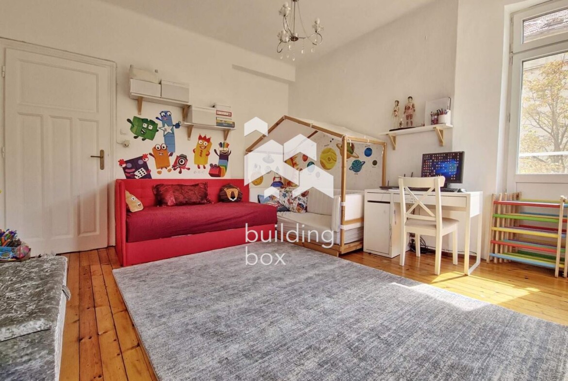 Тристаен апартамент на ул. "Любен Каравелов" - 0