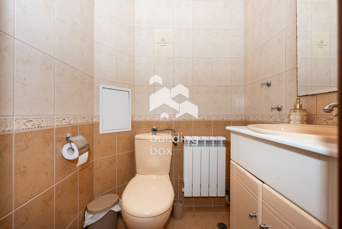 Тристаен апартамент с гараж - 0