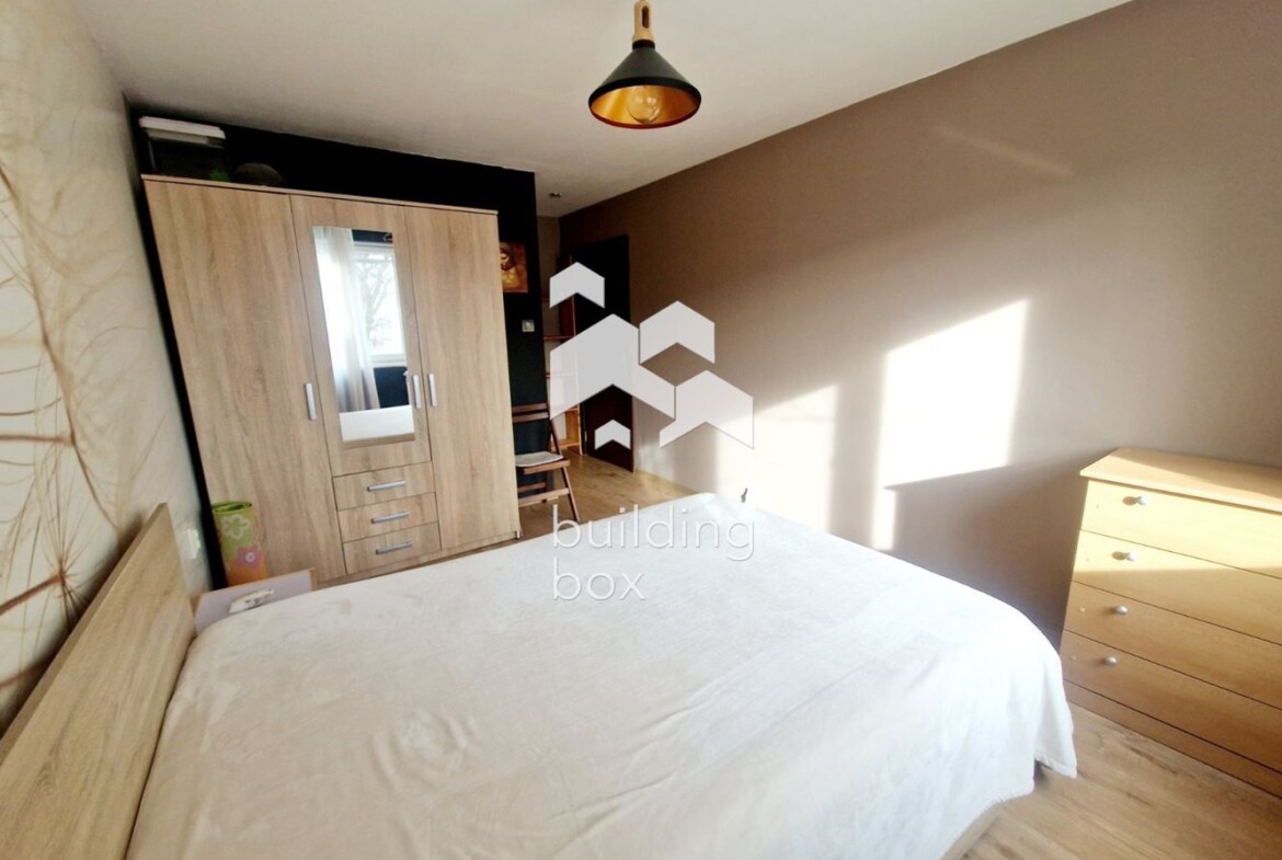 Уютен тристаен апартамент в кв. "Младост 2". - 0