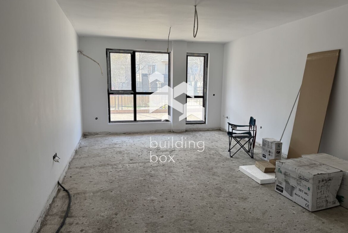 Тристаен апартамент с голяма тераса - 0