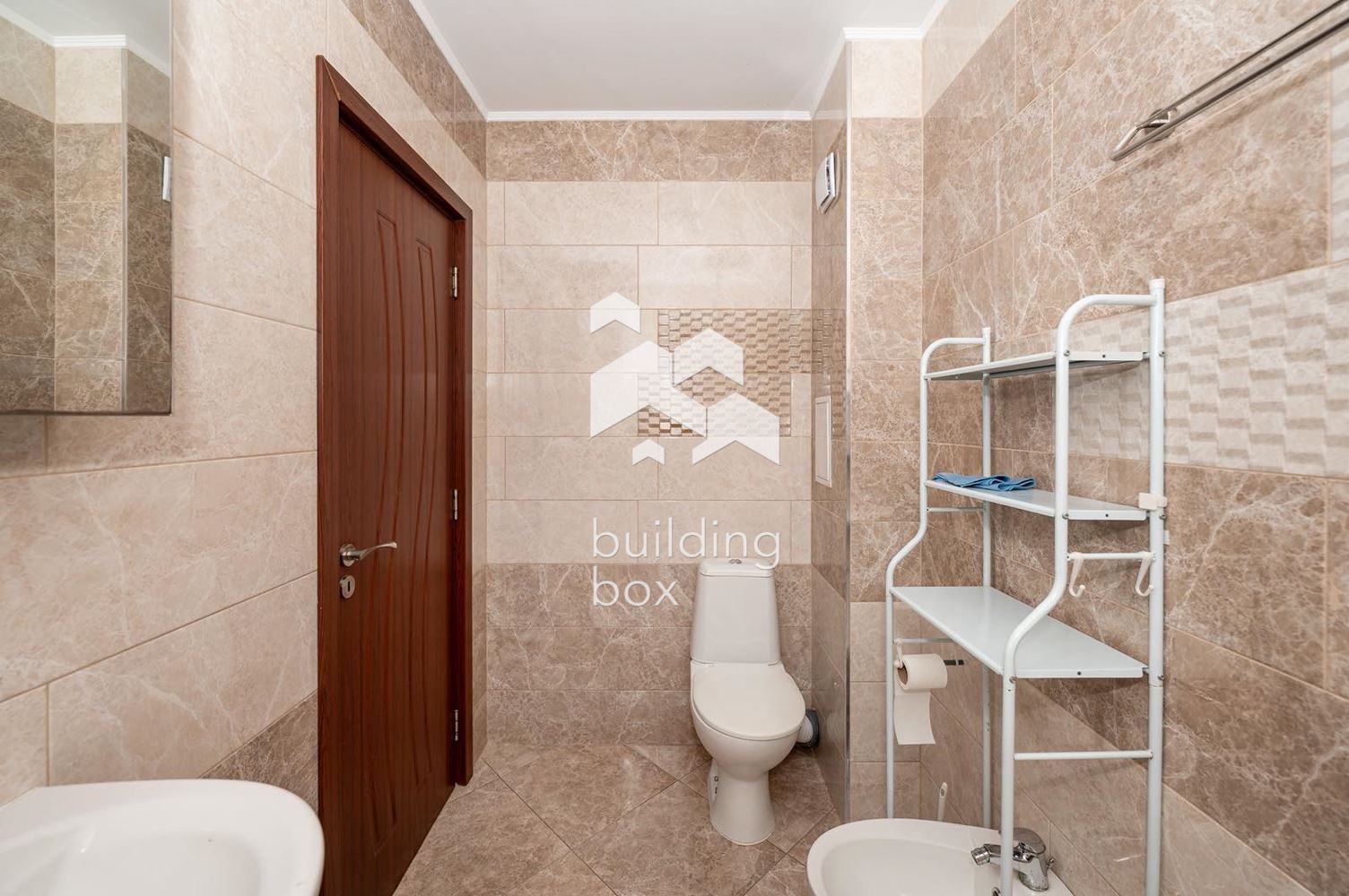 Тристаен обзаведен апартамент с акт 16 - 0