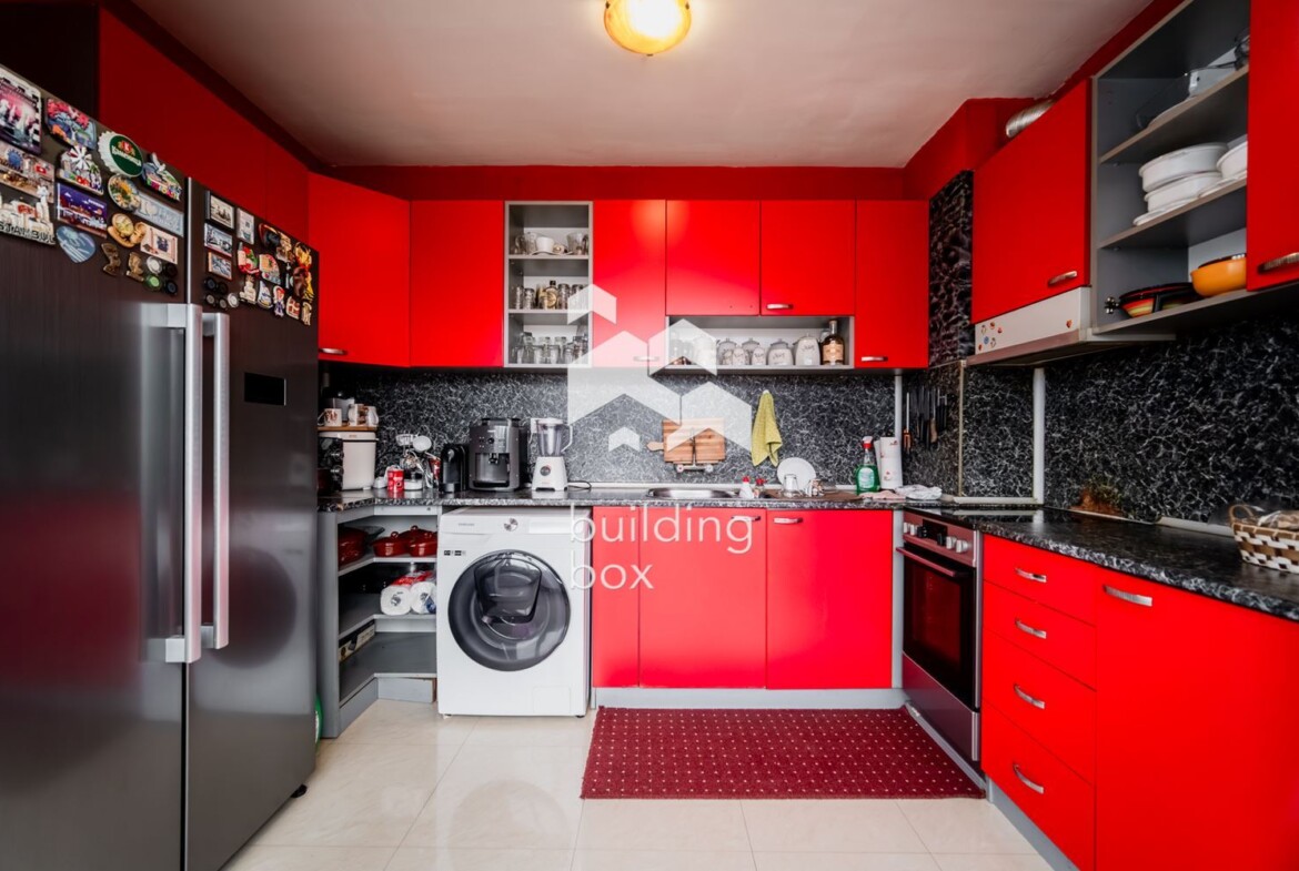 Просторен ТРИСТАЕН апартамент - 0