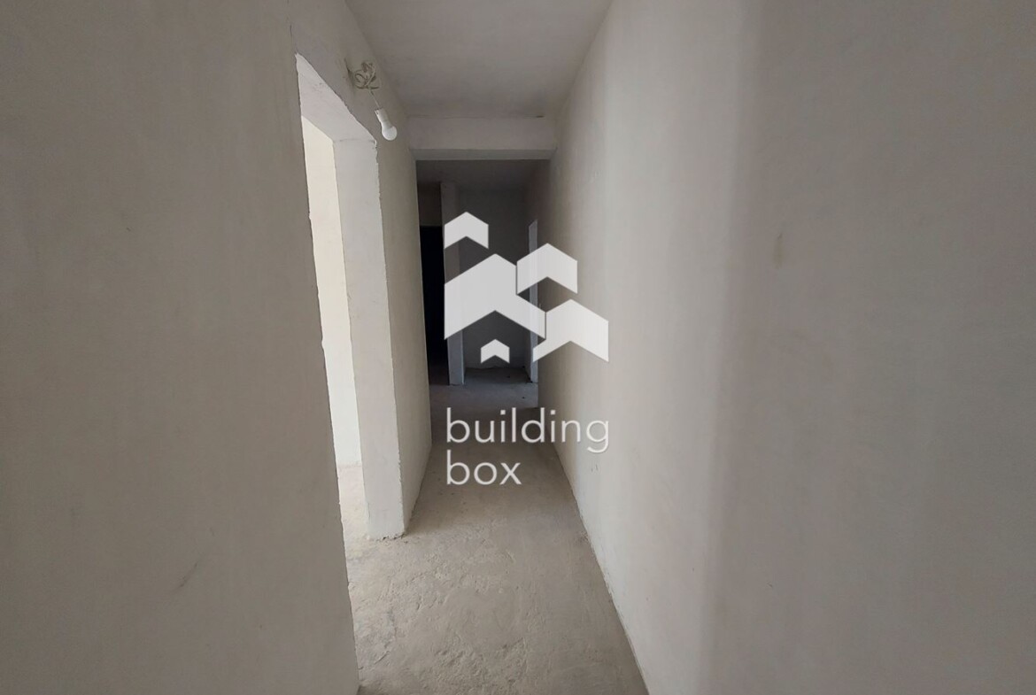 Продава четиристаен апартамент - 0