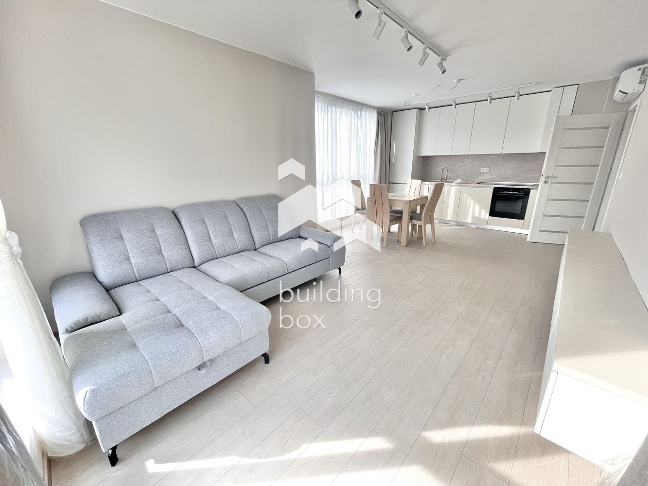 НОВ напълно обзаведен двустаен апартамент с ПАРКОМЯСТО в кв. Бриз - 0