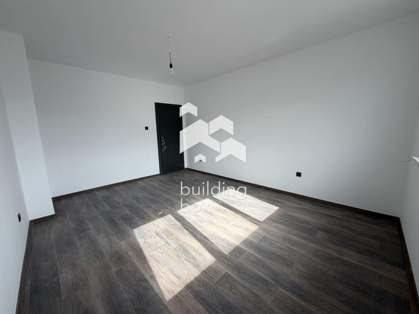 Тристаен апартамент - кв.Гагарин, довършен до ключ! - 0