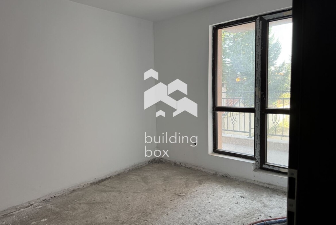 Тристаен апартамент с голяма тераса - 0