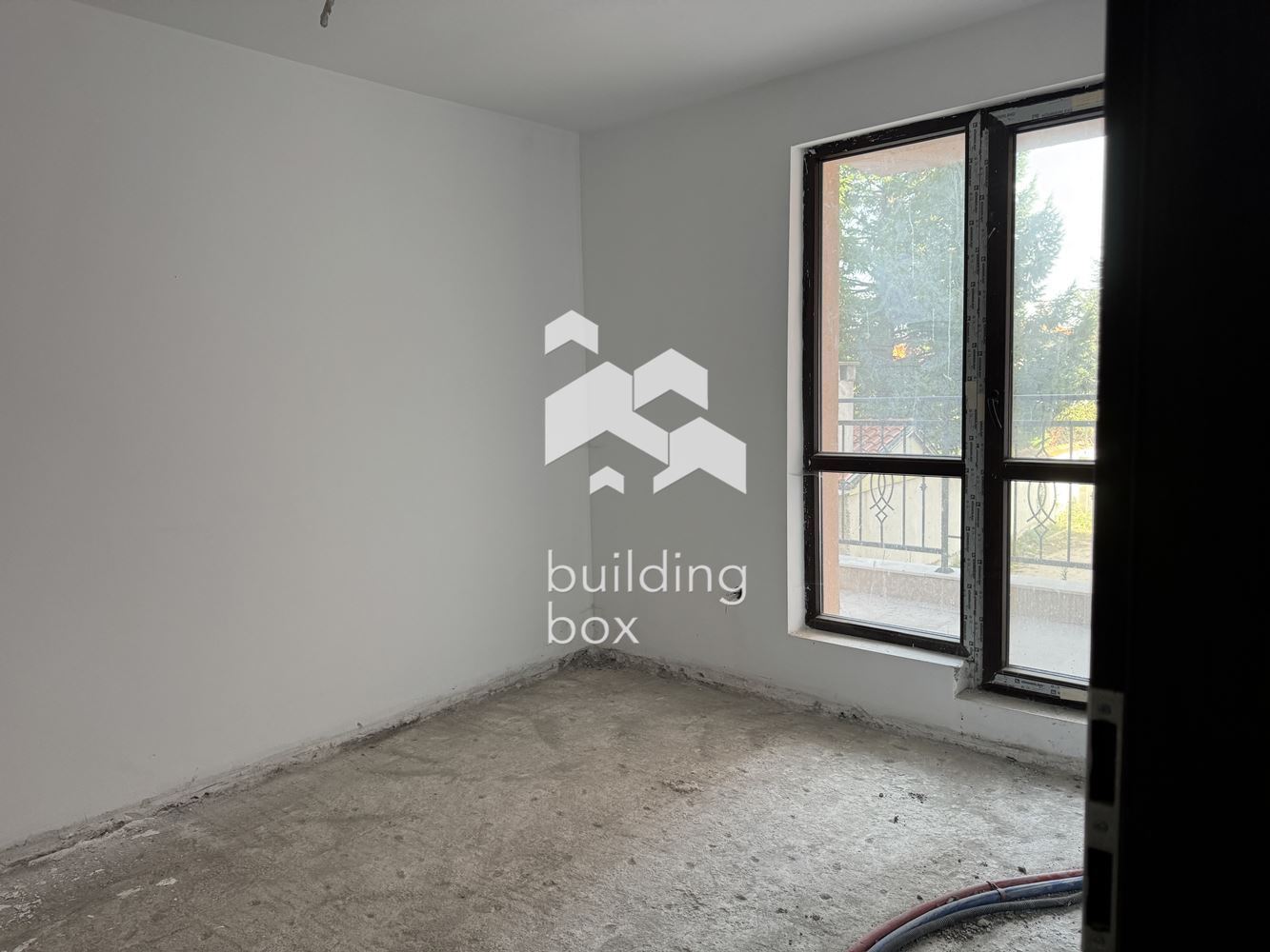 Тристаен апартамент с голяма тераса - 0