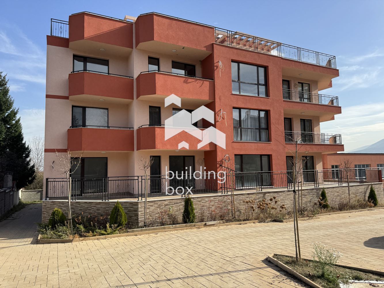 Тристаен апартамент с голяма тераса - 0