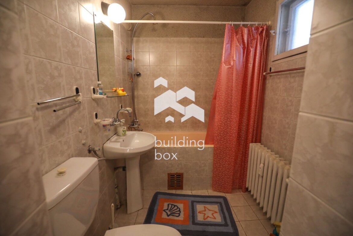 Тристаен апартамент - ж.к. Изток - 0