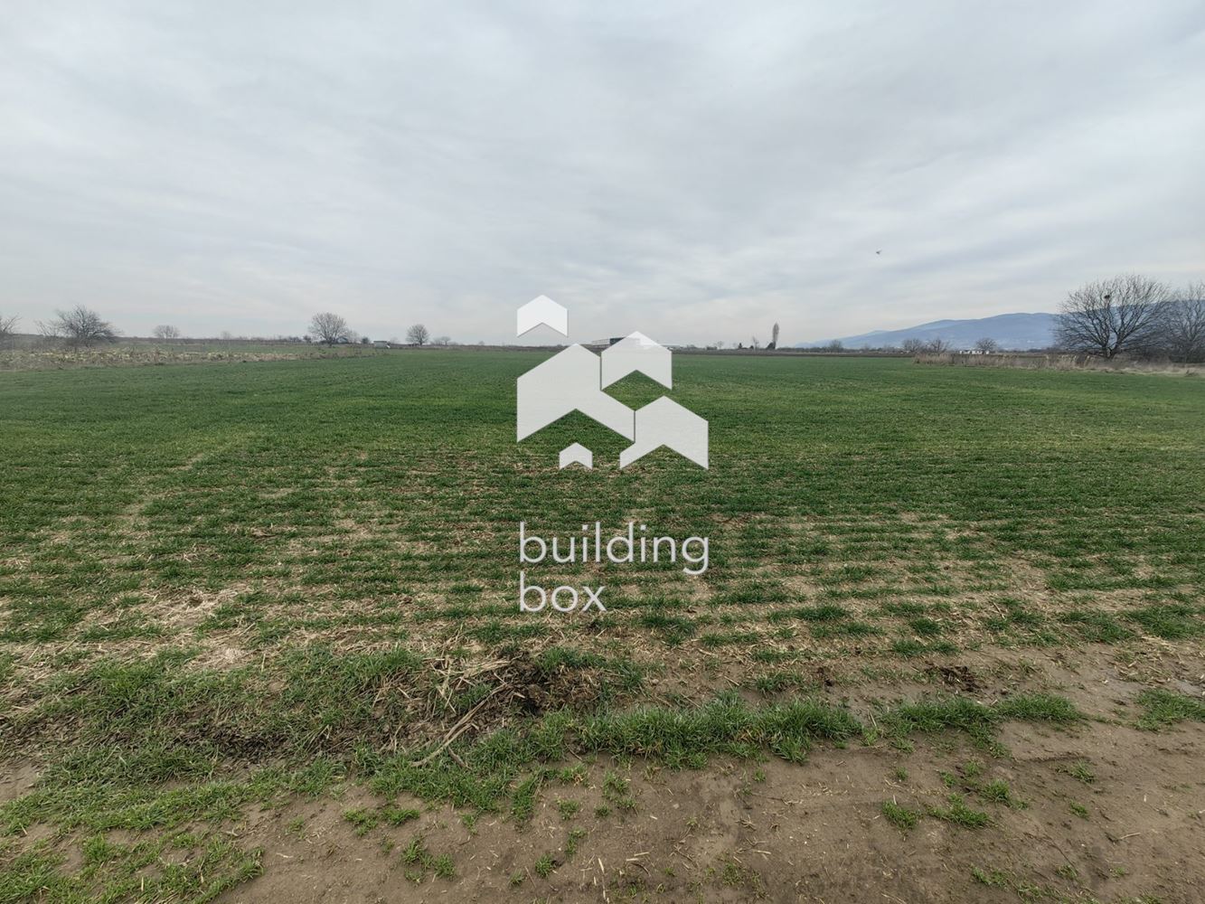 Земеделска земя до къщи в началото на с. Златитрап - 0