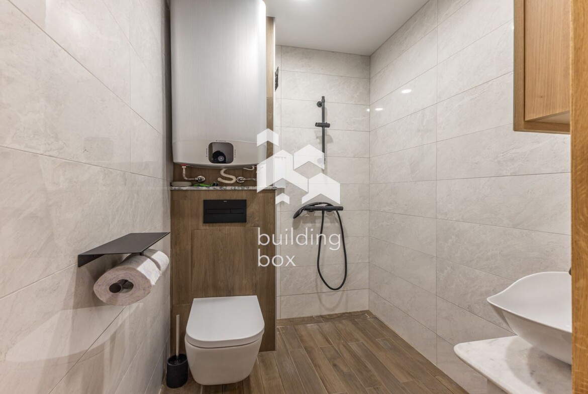 Тристаен апартамент с паркомясто - 0