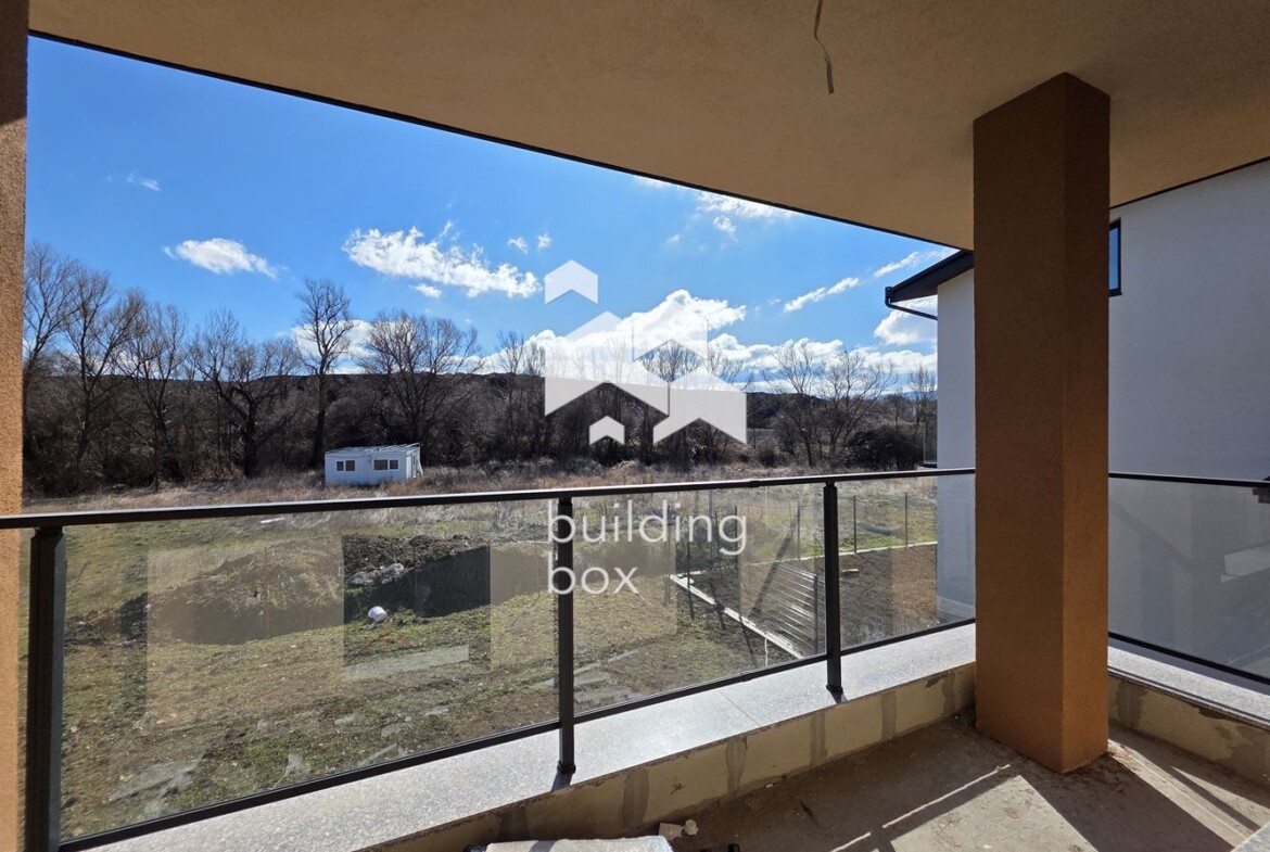 Качество! Простор с двор 600 кв.м.! Еднофамилна къща с Акт 16! - 0