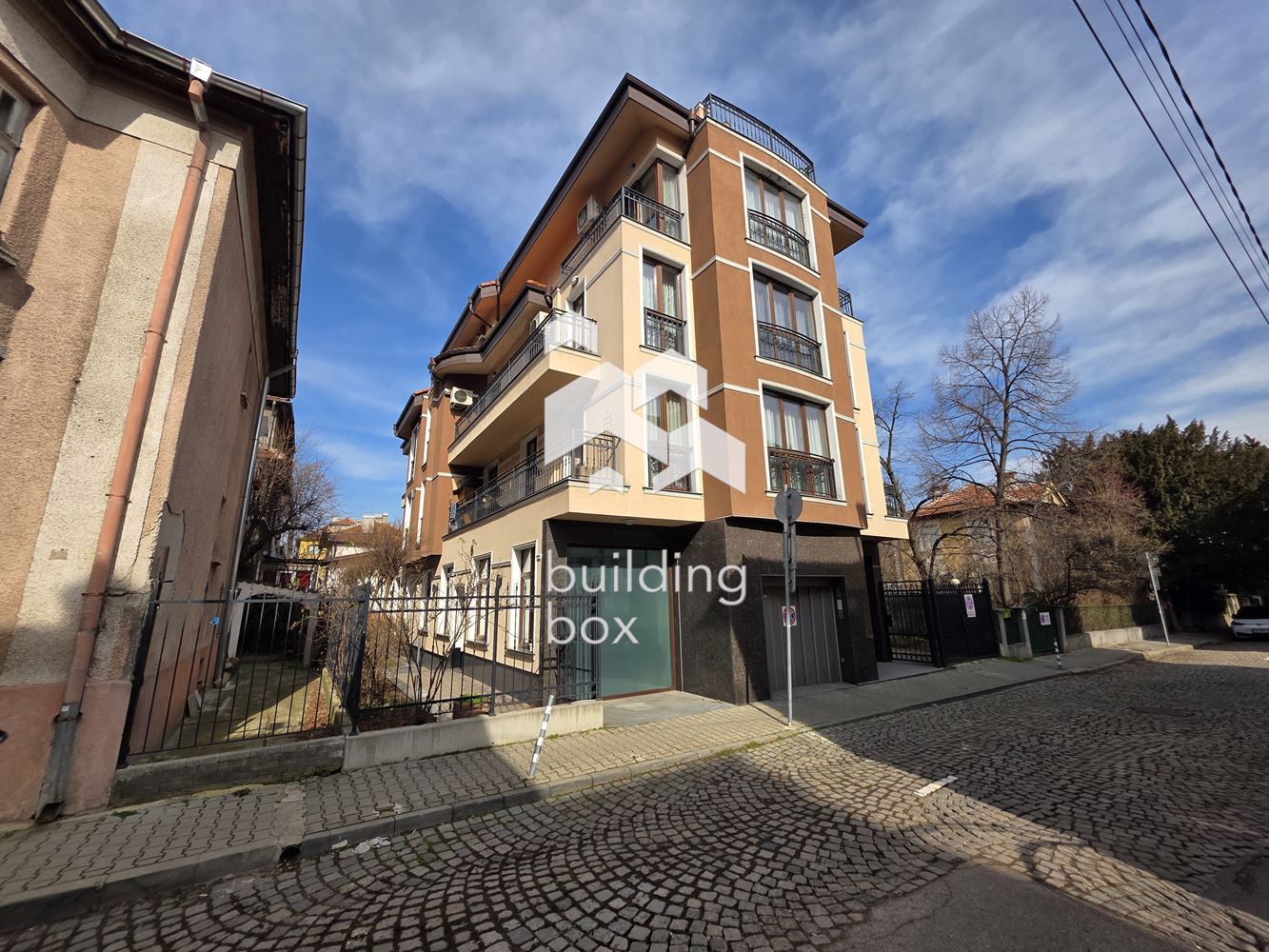 Офис със склад и паркомясто в идеален център – кв. Яворов - 0